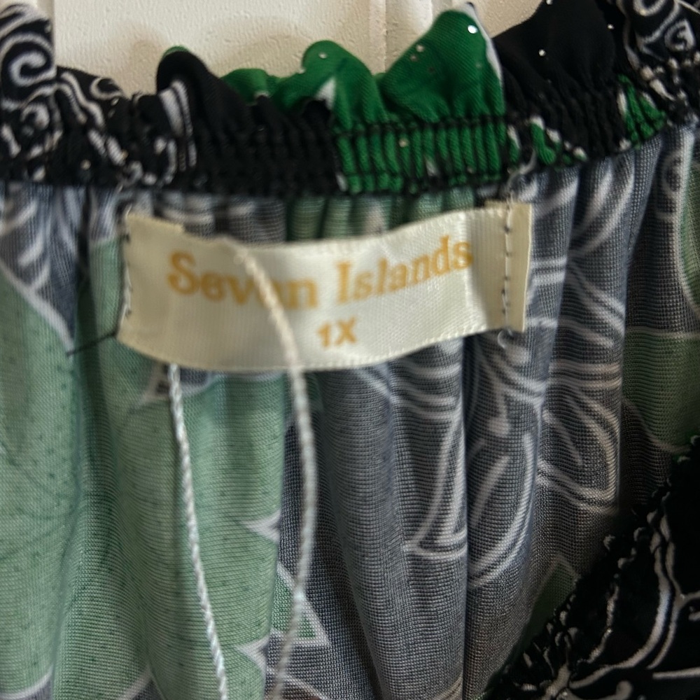 Elegant Floral Long Sleeve Dress in Black and Green floral . - Picture 6 of 14